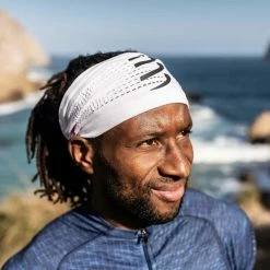 Bandeaux Sport COMPRESSPORT HEADBAND ON/OFF WHITE 22 Blanc 10 Bandeaux Sport COMPRESSPORT HEADBAND ON/OFF WHITE 22 Blanc -Bonnets Soldes Boutique 9 73101 headband on off white cu00009b 001 04