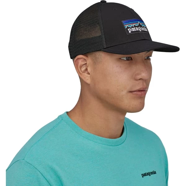 Casquettes PATAGONIA P-6 LOGO LOPRO TRUCKER HAT BLACK 23 Noir 6 Casquettes PATAGONIA P-6 LOGO LOPRO TRUCKER HAT BLACK 23 Noir – Image 4
